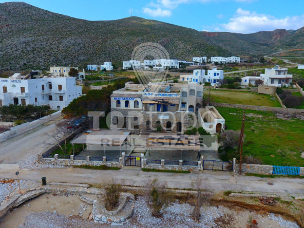 Folegandros island: Hotel at Karavostasis
