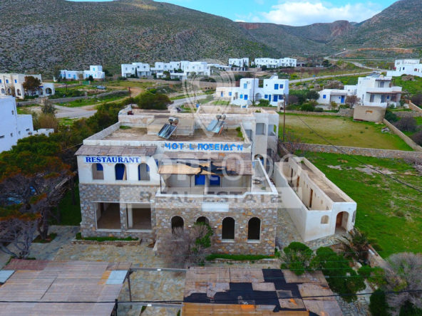 Folegandros island: Hotel at Karavostasis
