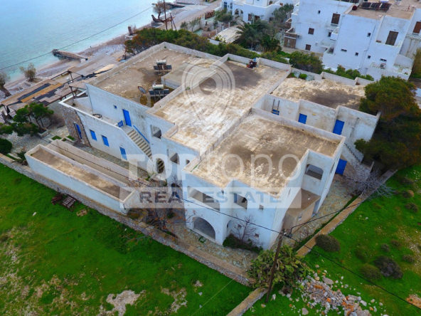 Folegandros island: Hotel at Karavostasis