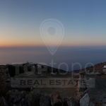 TP258. Σίκινος: Ερειπωμένη οικία με αυλή