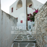 TP476. Σίκινος: Διώροφη οικία στο Κάστρο