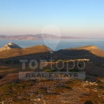 TP333. Σίκινος: Αμφιθεατρικό Αγροτεμάχιο με θέα 360°