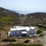 TP661. Σίκινος: Μοναδική Κατοικία με Θέα στη Σαντορίνη στον Άγιο Μοδέστο