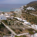 TP663. Σίκινος: Αμφιθεατρικό Οικόπεδο με Θέα την Αλοπρόνοια